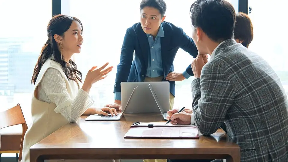 会議中のイメージ画像
